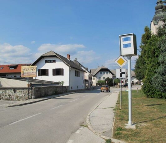 Merjenje hitrosti vozil v Lescah