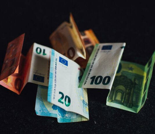 Minimalna plača v Sloveniji raste na 1000 evrov neto!