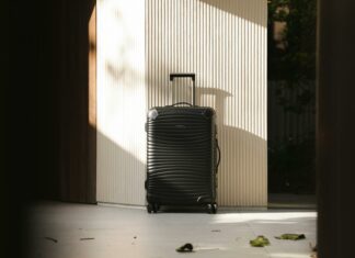 Grozljivo odkritje: Trupli deklic starih med 8 in 14 let najdeni v kovčkih